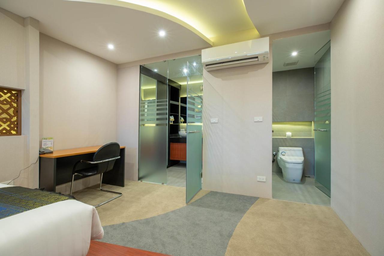 Royal Phawadee Village Patong - 2 Minutes Walk To The Beach Exterior photo