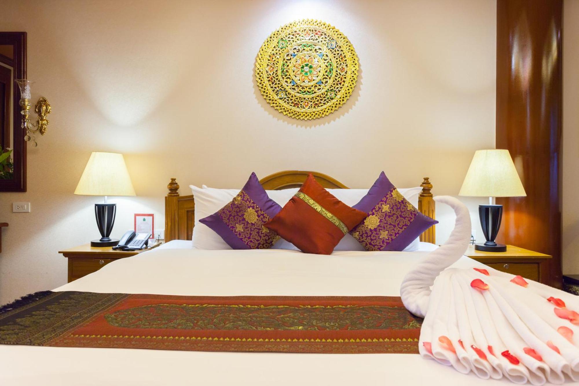 Royal Phawadee Village Patong - 2 Minutes Walk To The Beach Exterior photo
